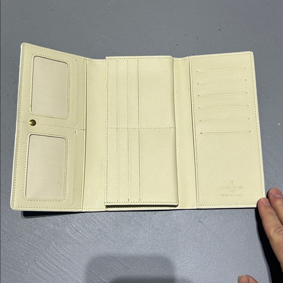 Tri-Fold Patterned Leather Wallet - Picture 6 of 12